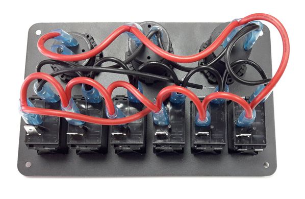 Панель управления на 6-ть клавишей (ON / OF), 2 USB 1А и 2А, вольтметр, гнездо 12 Вольт. С подсветкой