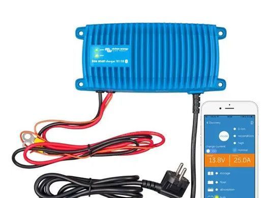 Зарядний пристрій Blue Smart IP67 Charger 24/12 (1) BPC121713006 Victron Energy 24В 12А водонепроникний